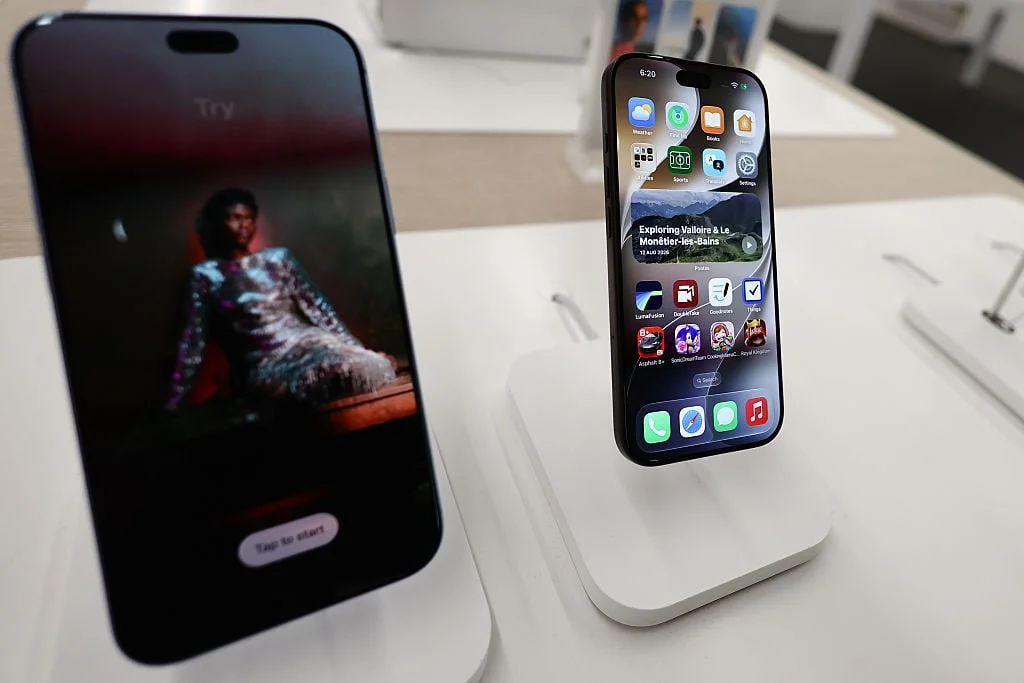 Smartphone Shipments Hit a 14-Year Low as Memory Costs Push Prices Higher