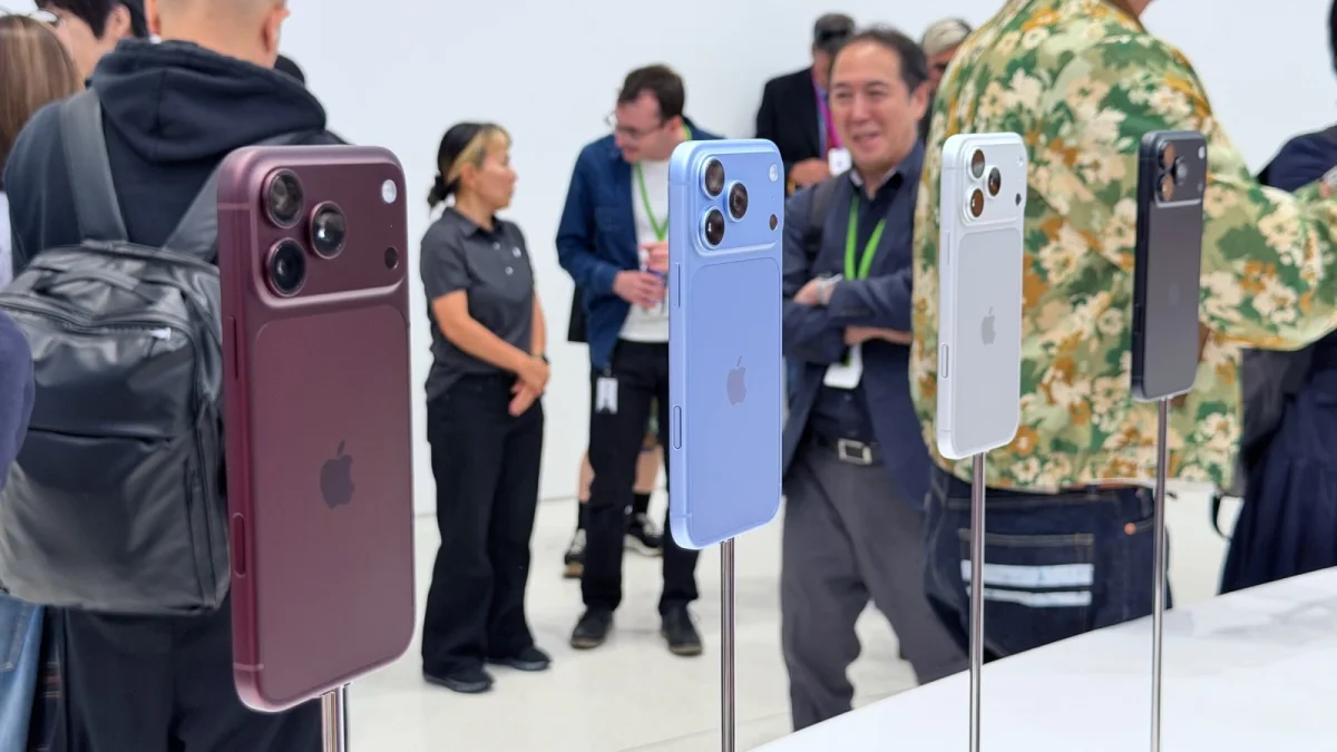 iphone 18 pro max phones on display stands