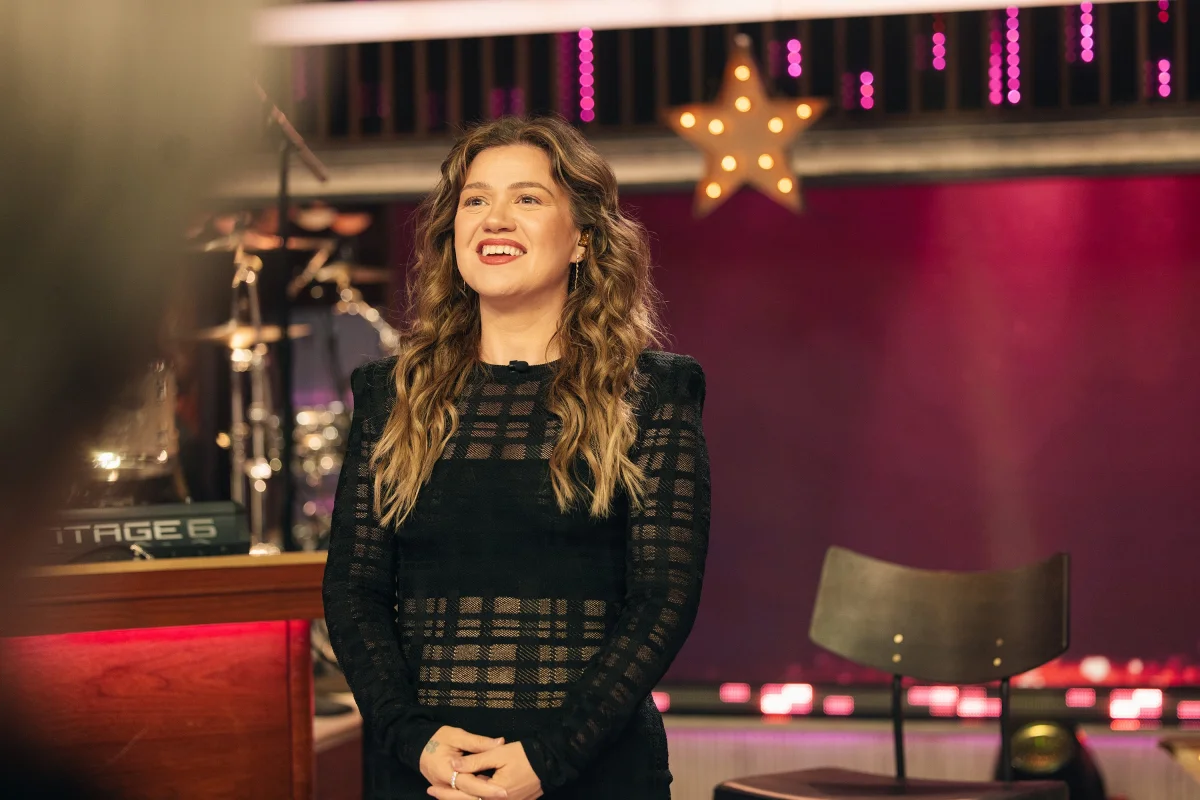 Kelly Clarkson and Brooklyn’s Art of Play Dispute a $15,000 Singing Bird